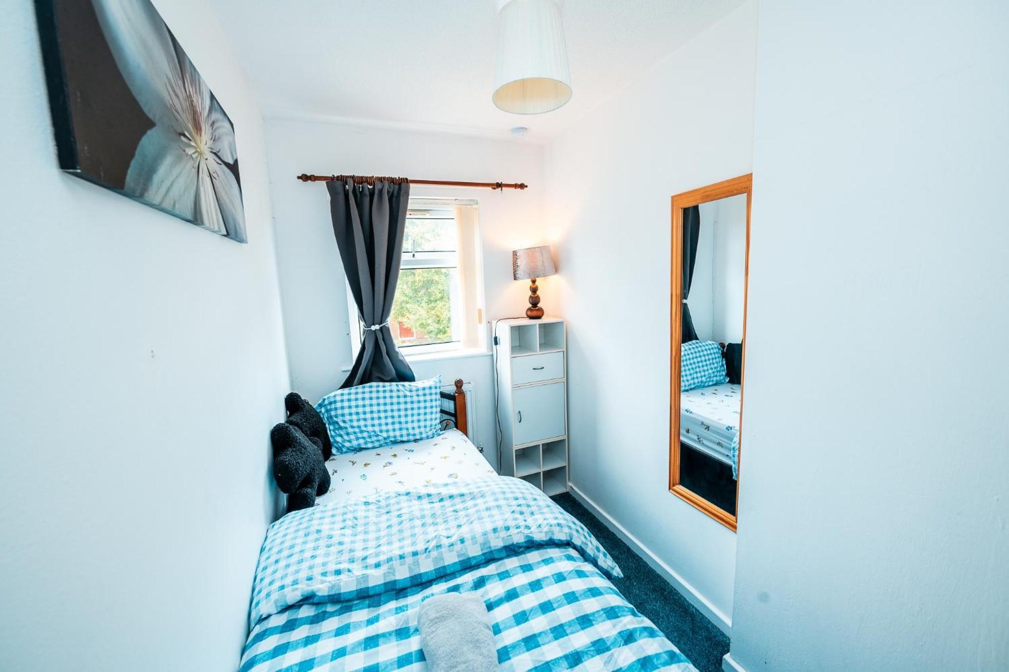 Holiday home 3-bed Retreat - Sleeps 7 Garden & Parking