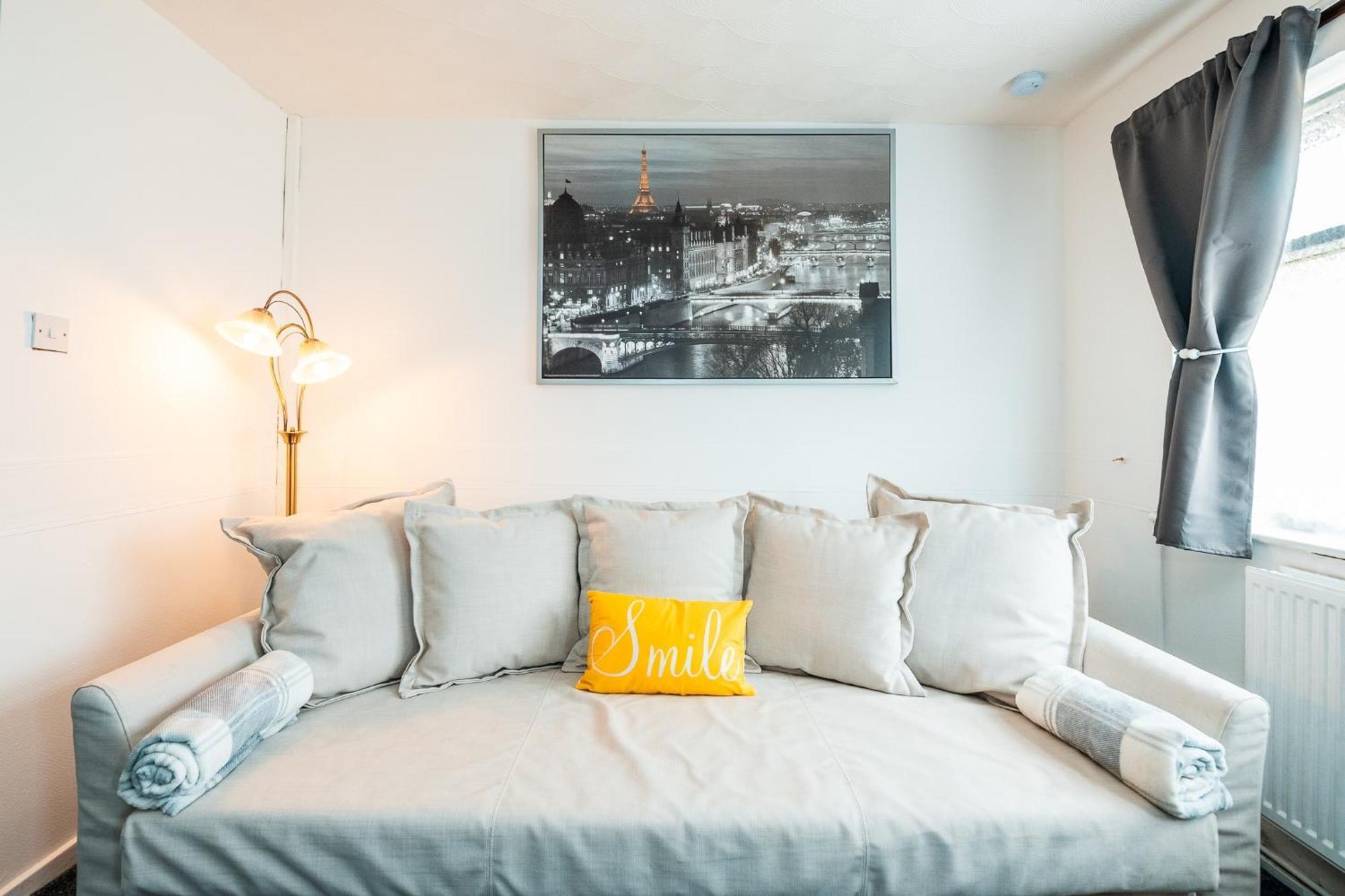 3-bed Retreat - Sleeps 7 Garden & Parking