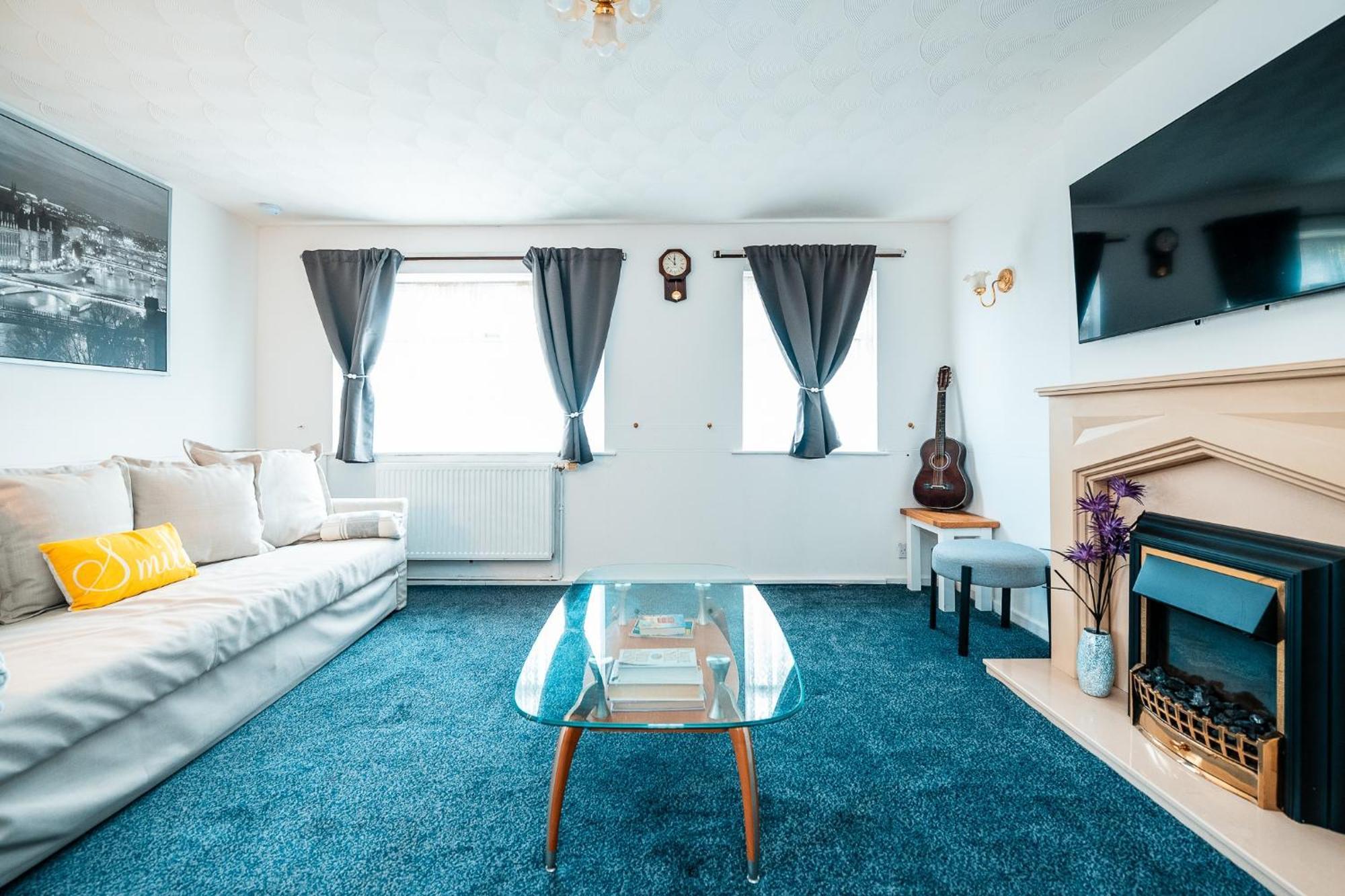 3-bed Retreat - Sleeps 7 Garden & Parking Holiday home