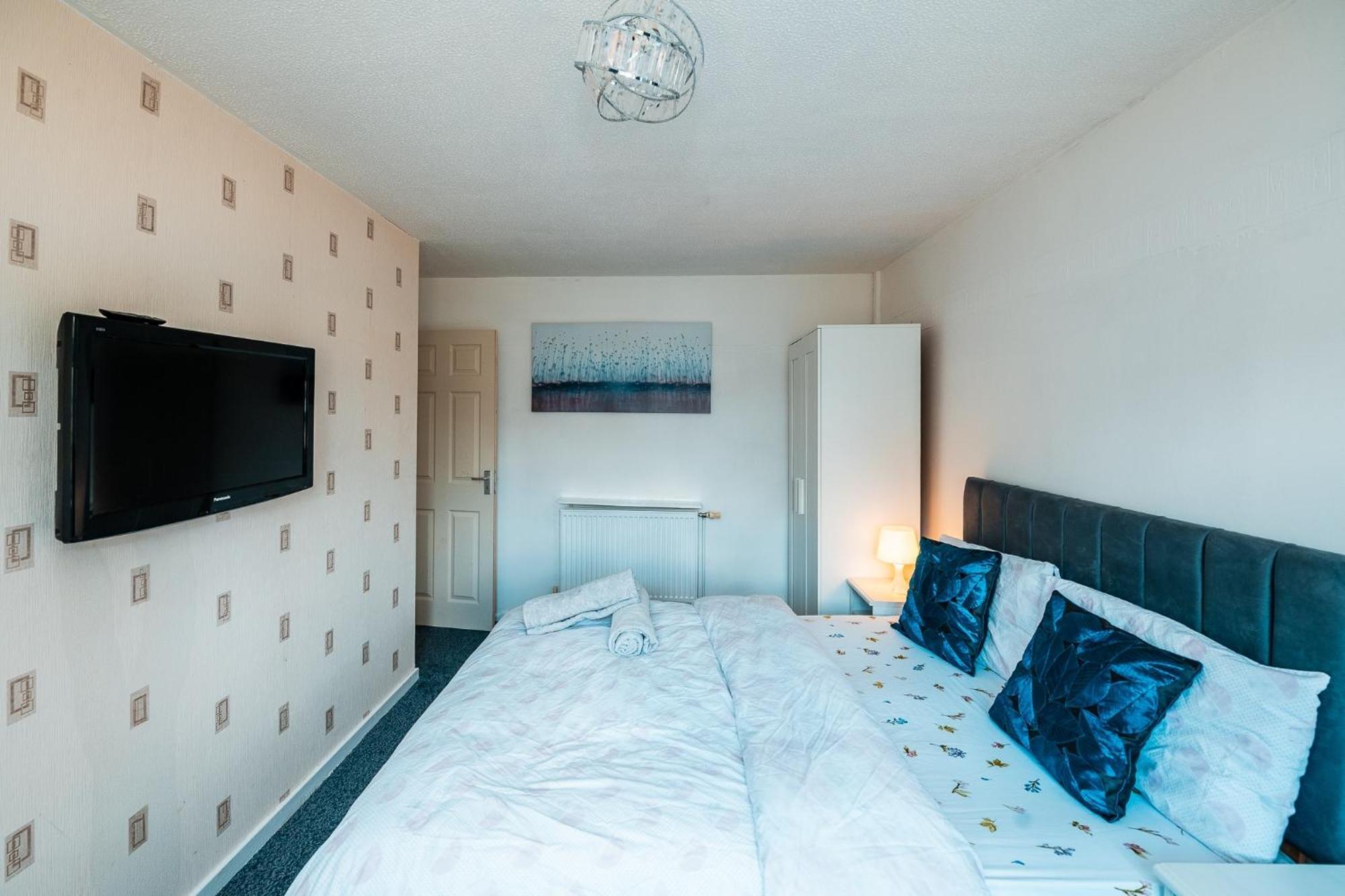 Holiday home 3-bed Retreat - Sleeps 7 Garden & Parking