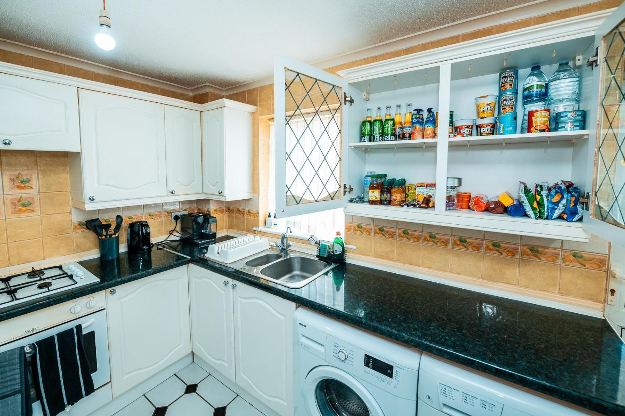 3-bed Retreat - Sleeps 7 Garden & Parking