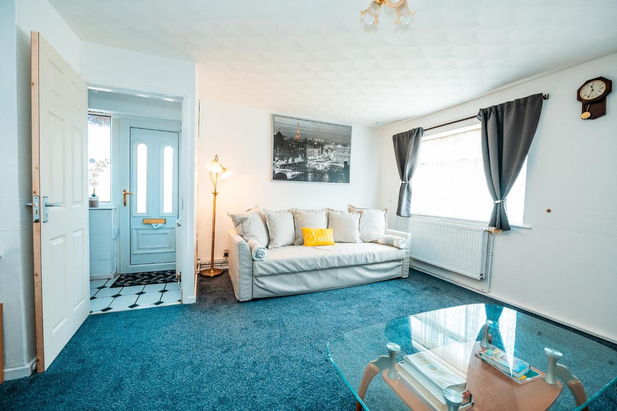 3-bed Retreat - Sleeps 7 Garden & Parking Manchester