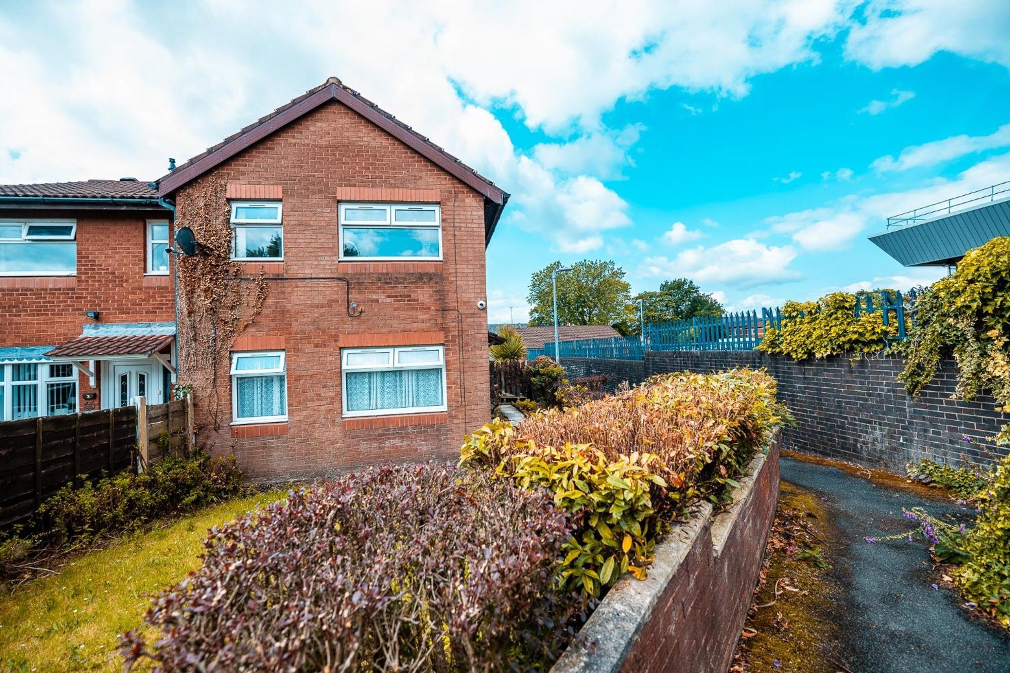 3-bed Retreat - Sleeps 7 Garden & Parking